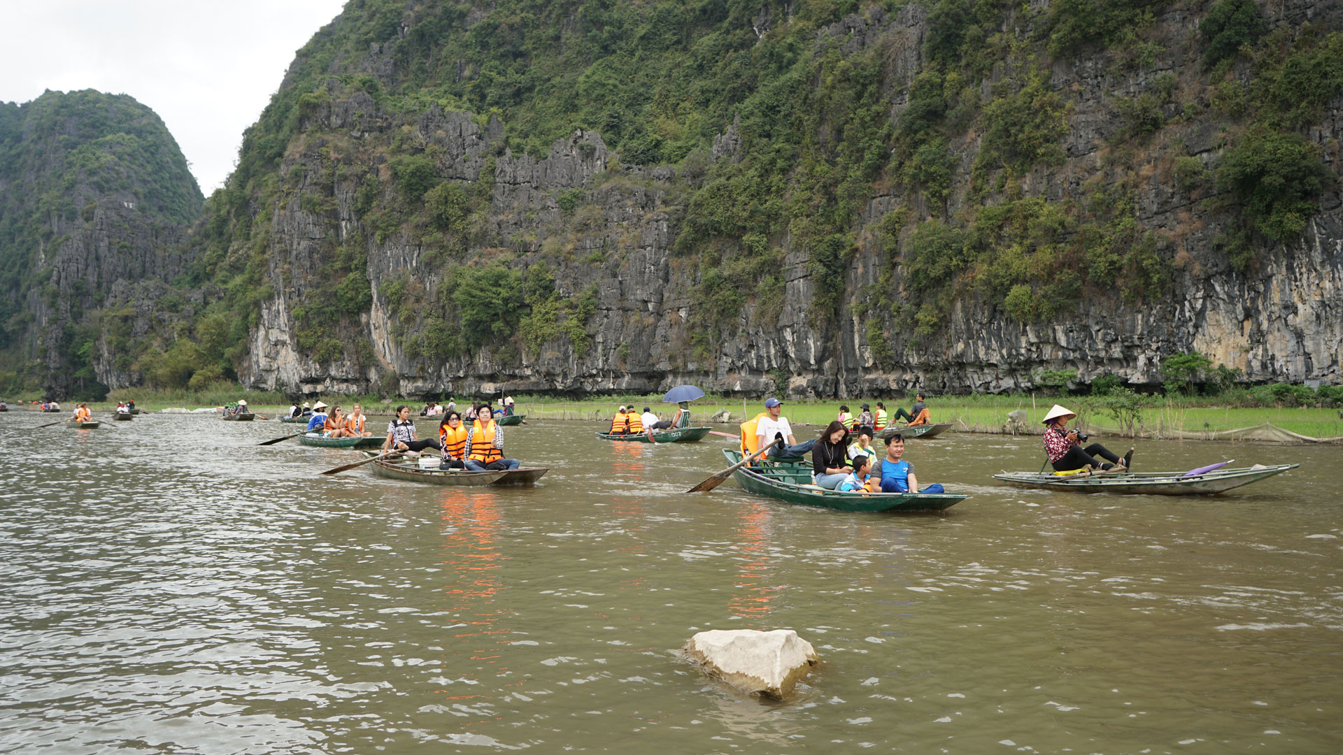 Canoe at Ninh Binh